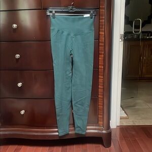 PINK Victoria's Secret Green Leggings Soft and Casual
